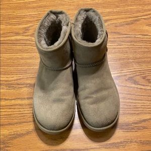 UGG Mini Caribou